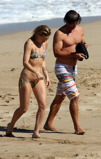 kate hudson in bikini 10.JPG