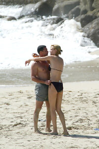 uma thurman in bikini 04.jpg