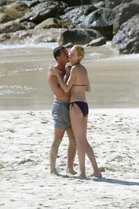 uma thurman in bikini 08.jpg