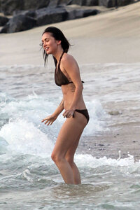 megan fox in beach 10.jpg