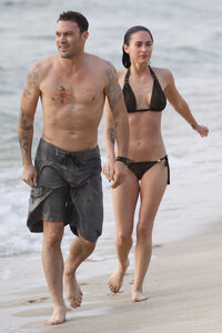 megan fox in beach 14.jpg