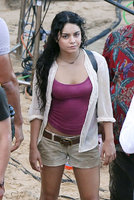 vanessa hudgens sul set 01.jpg