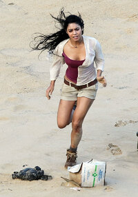 vanessa hudgens sul set 05.jpg