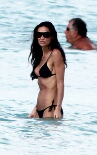 demi moore in bikini 02.jpg