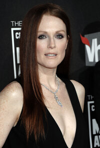 julianne moore al gala 05.jpg