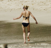 gwineth paltrow in bikini nero 12.jpg