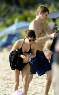 rachel bilson in bikini nero 01.jpg