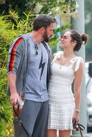 ana-de-armas-and-ben-affleck-out-with-their-dog-in-los-angeles-05-25-2020-7.jpg