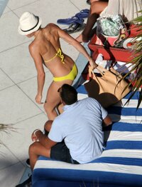 cameron diaz in bikini 04.jpg