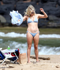 reese whiterspoon in bikini 02.jpg