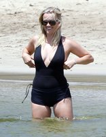 reese witherspoon al mare 02.jpg