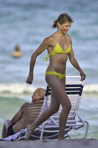 cameron diaz in bikini 02.jpg