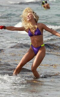 julianne hough in bikini viola 08.jpg