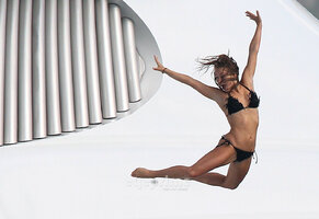 julianne hough in bikini nero 14.jpg