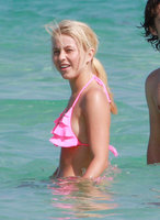 julianne hough in bikini rosa 15.jpg