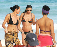 demi moore in bikini 10.jpg