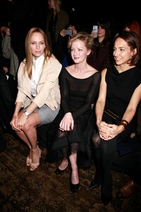 uma thurman al fashion show 06.jpg