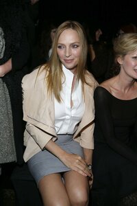 uma thurman al fashion show 08.jpg