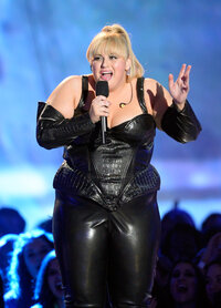rebel wilson al mtv movie awards 03.jpg