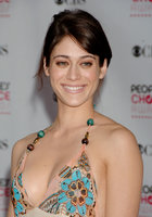 lizzy caplan al gala 10.jpg