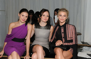 julianne hough al fashion show 08.jpg