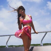 lola ponce in yacht 05.jpg