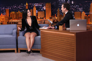 demi lovato al tonight show 02.jpg