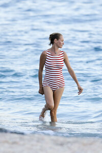 uma thurman al mare 27.jpg