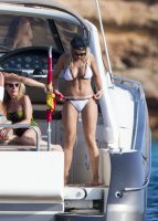 rita ora in yacht 01.jpg