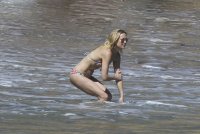 kate hudson in bikini 36.jpg