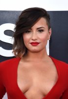 demi lovato al vma 33.jpg