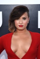 demi lovato al vma 34.jpg