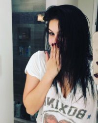 ariel winter in bagno.jpg