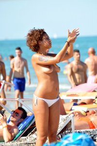 Mara-Adriani-topless-in-milan-beach1.jpg