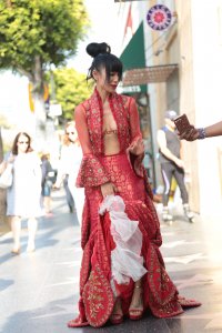 bai ling in street 03.jpg