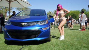 ariel winter in macchina 02.jpg