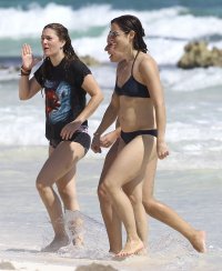 drew barrymore in beach 15.jpg