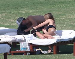 jessica alba in sunbath 11.jpg