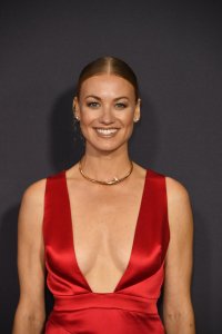 yvonne strahovski al gala 21.jpg