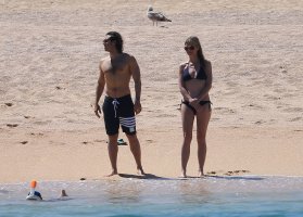 gwyneth paltrow in bikini 16.jpg
