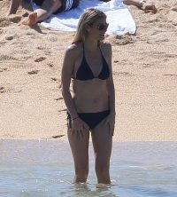 gwyneth paltrow in bikini 26.jpg