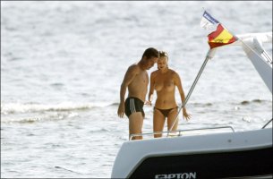 vanessa lorenzo in bikini 14.jpg