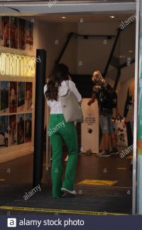 milan-benedetta-parodi-in-the-center-for-shopping-with-her-daughter-matilde-benedetta-parodi-a...jpg