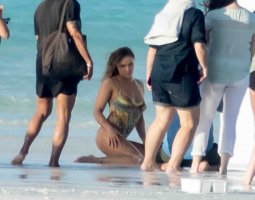 ronda rousey in beach 18.jpg