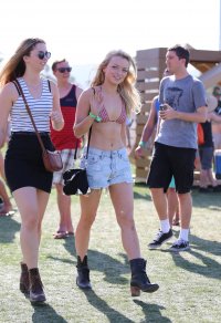 francesca eastwood al gala 01.jpg