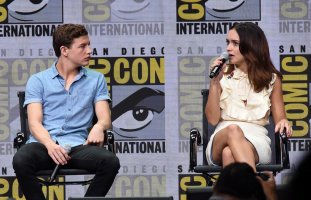 olivia cooke al talk 02.jpg
