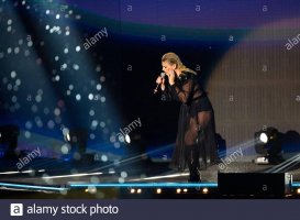 emma-performs-last-1892021-in-arena-di-verona-for-aperol-with-heroes-show-2GMR7Y6.jpg