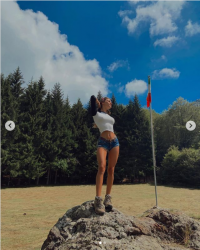 Screenshot 2021-11-11 at 17-06-33 Nicole Belloni su Instagram 🏔 🌲 ☀️ .png