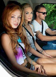 sexo18-michelle-h-and-nancy-a-hitchhikers.194x265.jpg