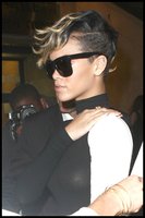 05446_Preppie___Rihanna_out_and_about_in_Paris___October_2_2009_681_122_342lo.jpg